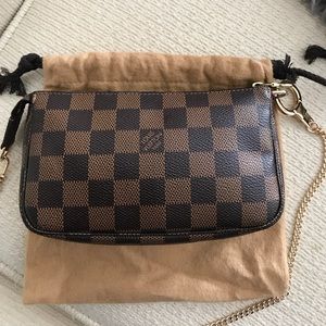 Louis Vuitton Bucket Pochette